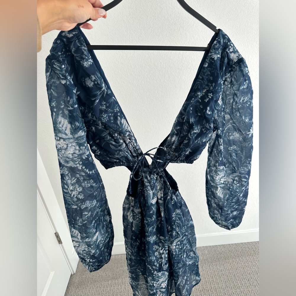 Adorable navy floral dress with cut outs